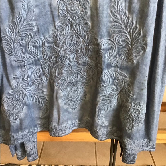 Blue chambray open cardigan. Size L. 100% rayon. Very nice condition. - Picture 2 of 4